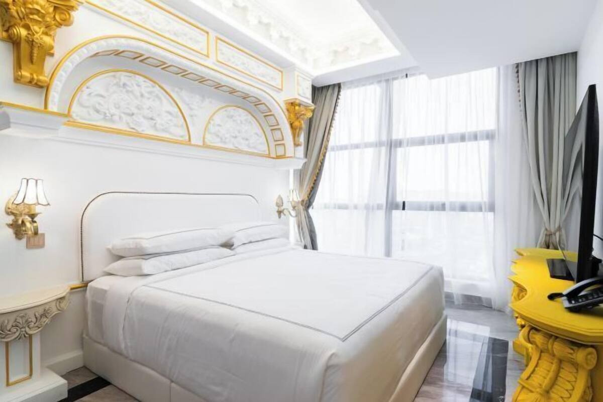 2 bedrooms, premium bedding, pillowtop beds, minibar