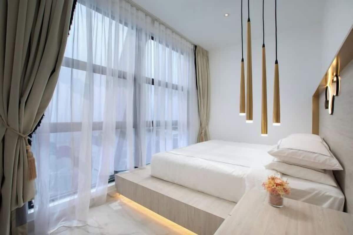 2 bedrooms, premium bedding, pillowtop beds, minibar