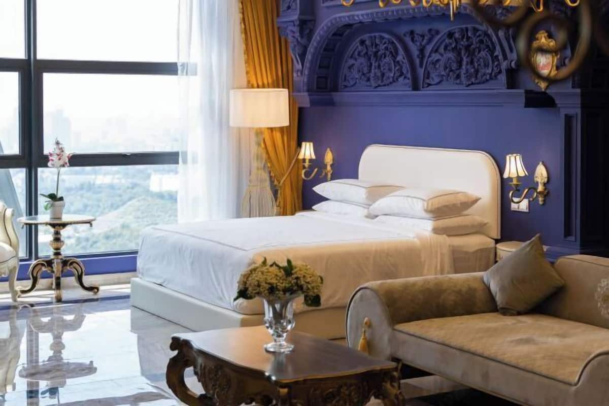 2 bedrooms, premium bedding, pillowtop beds, minibar