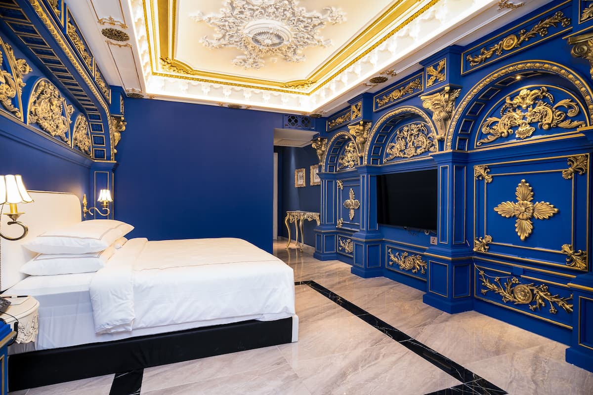 ARTISAN LAZULI | Premium bedding, pillowtop beds, minibar, in-room safe