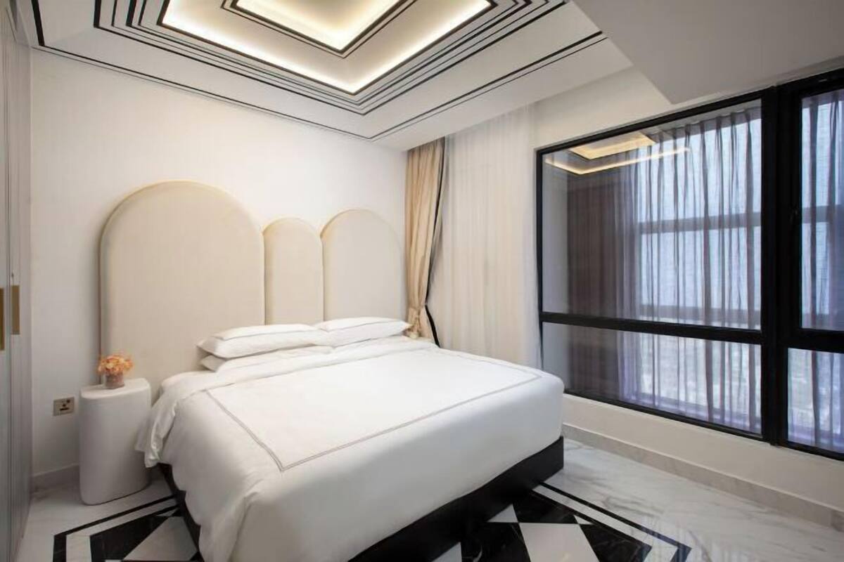 2 bedrooms, premium bedding, pillowtop beds, minibar