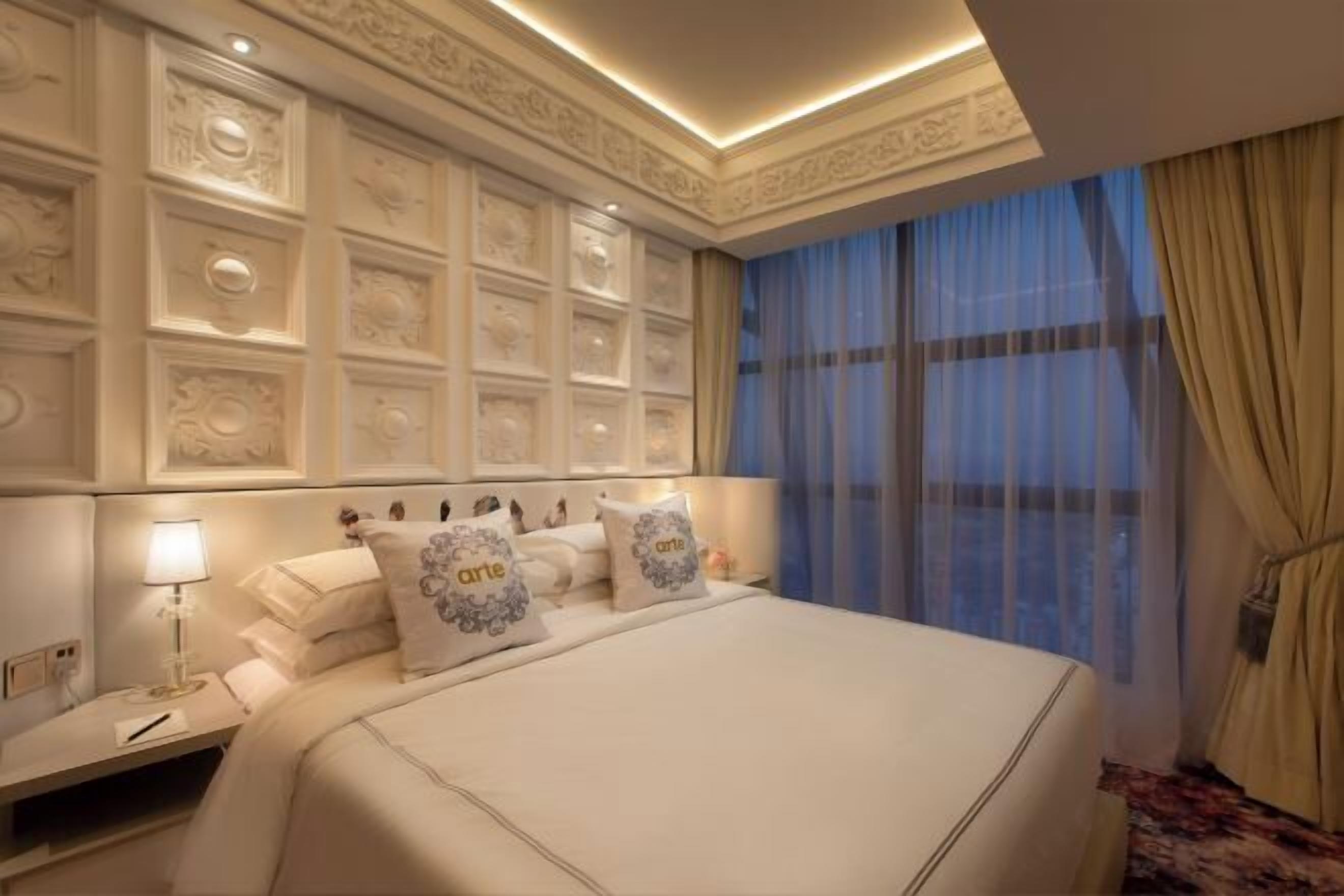 Premium bedding, pillowtop beds, minibar, in-room safe