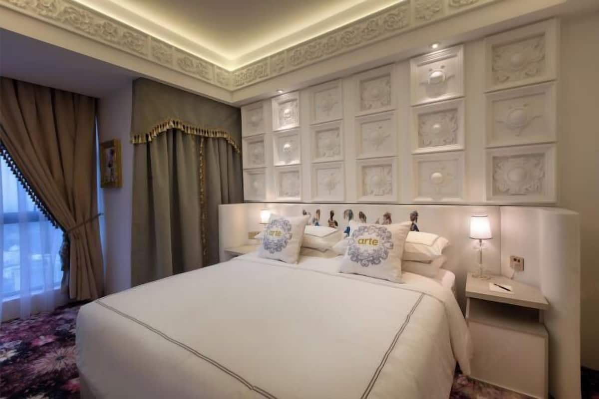 2 bedrooms, premium bedding, pillowtop beds, minibar