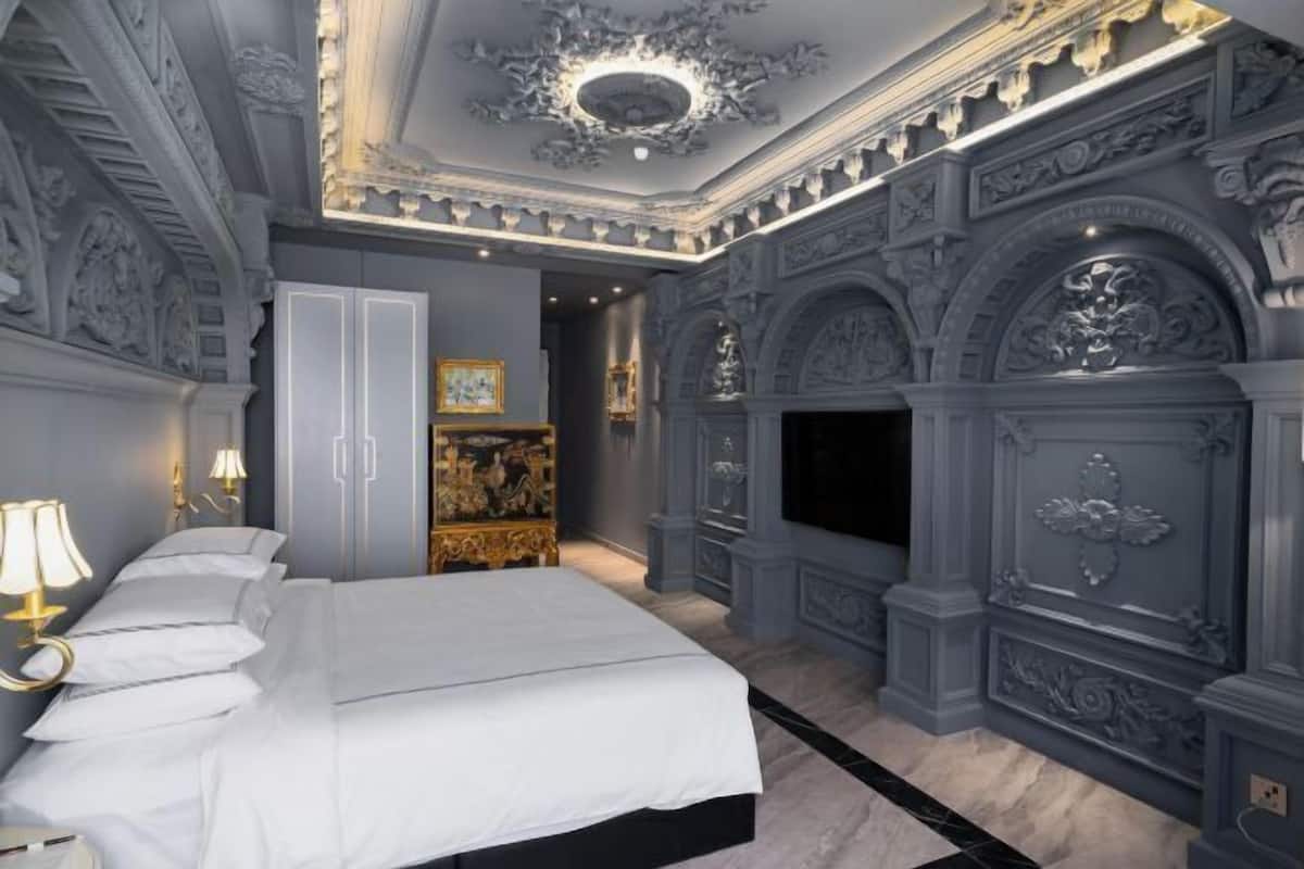 2 bedrooms, premium bedding, pillowtop beds, minibar