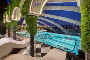 Outdoor pool, open 8:00 AM to 9:00 PM, pool umbrellas, sun loungers - Arte By Thomas Chan (Kuala Lumpur)