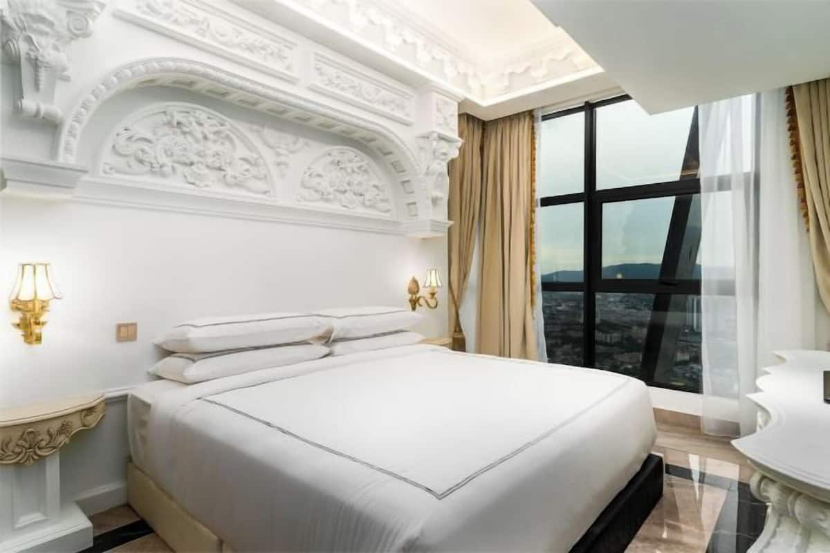 2 bedrooms, premium bedding, pillowtop beds, minibar