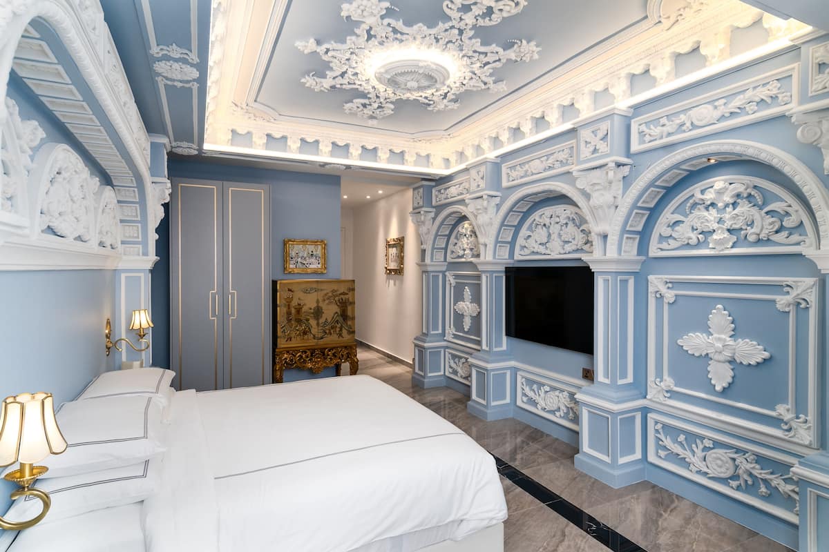Artisan Aquamarine | 2 bedrooms, premium bedding, pillowtop beds, minibar