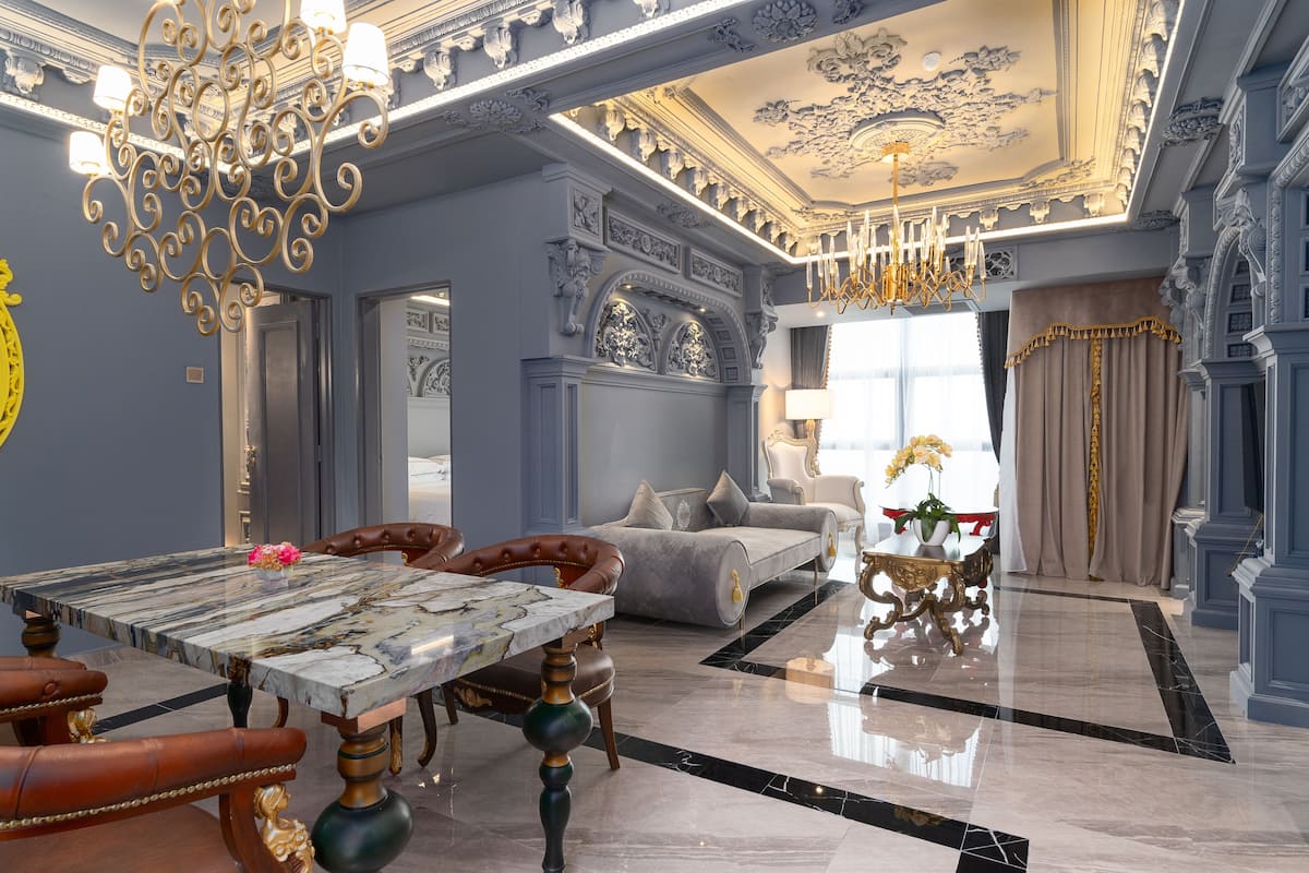 PALATIAL NOIRE I | Living room | 55-inch Smart TV with digital channels, TV