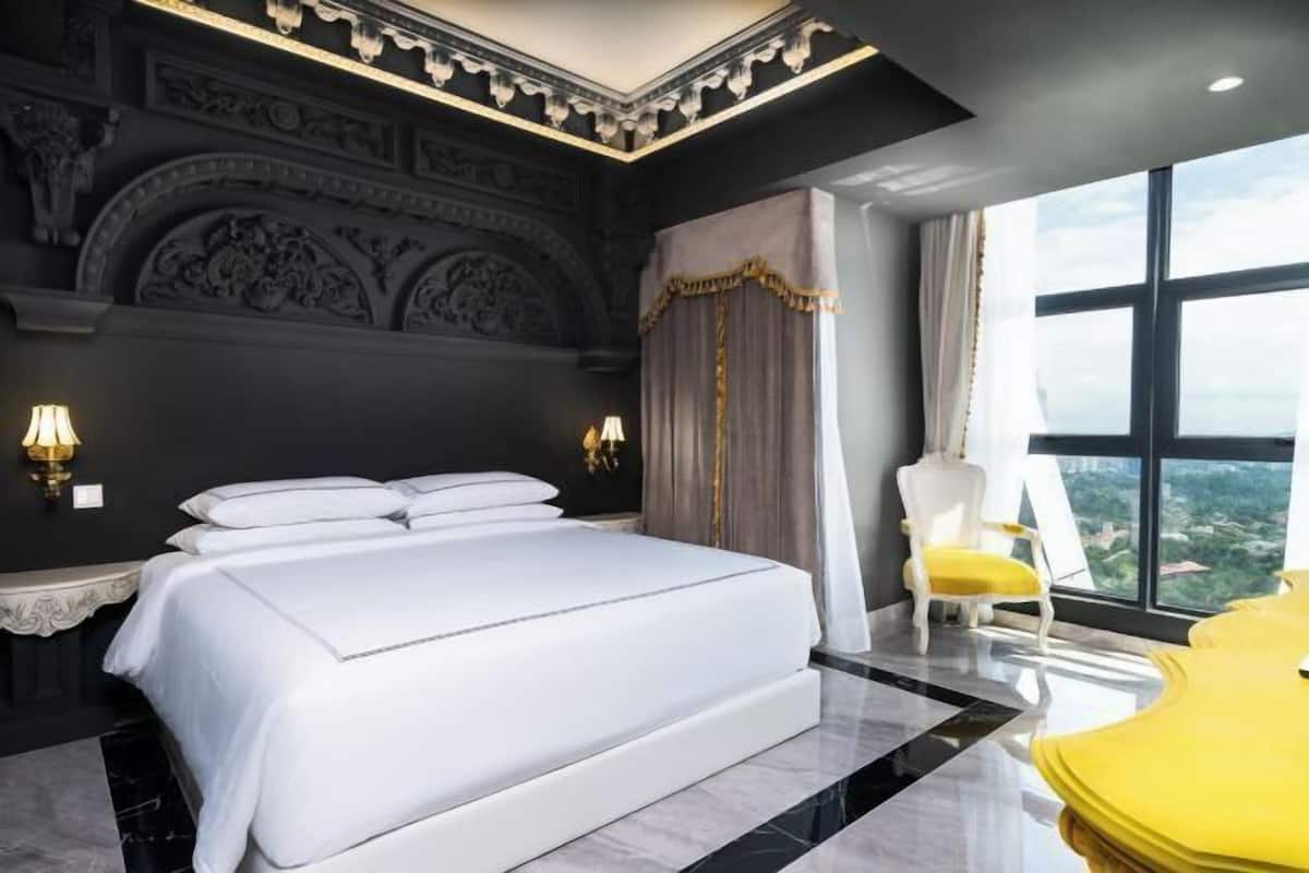 2 bedrooms, premium bedding, pillowtop beds, minibar