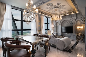 PALATIAL NOIRE II | Dining room