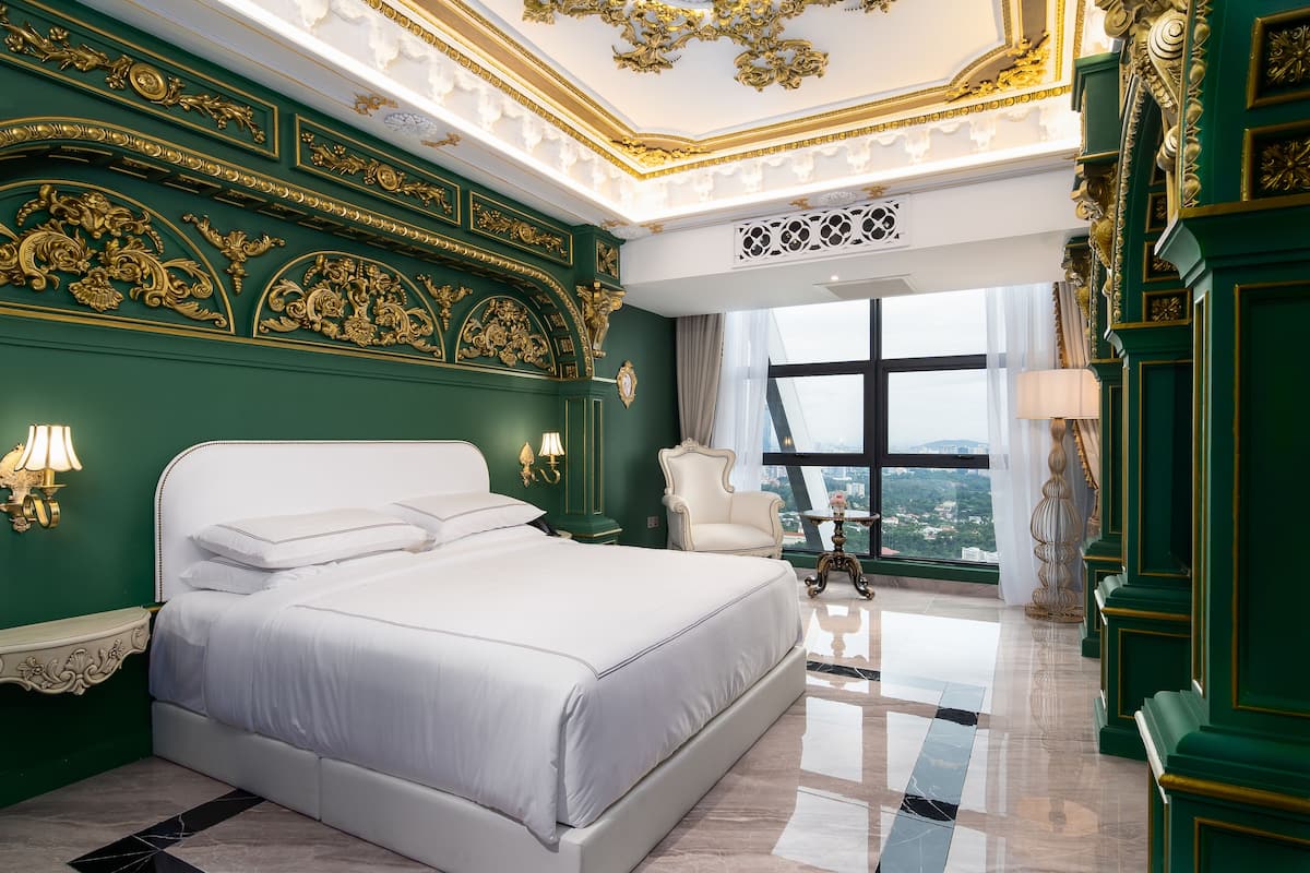 Artisan Jade | Premium bedding, pillowtop beds, minibar, in-room safe