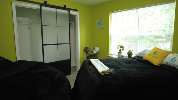 4 bedrooms, desk, iron/ironing board, free WiFi