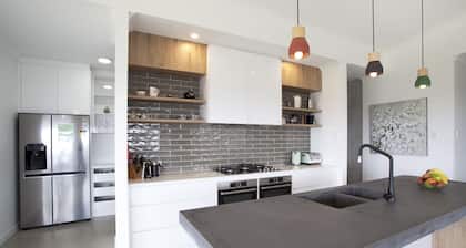 Walnut Grove: Modern comfort with expansive views