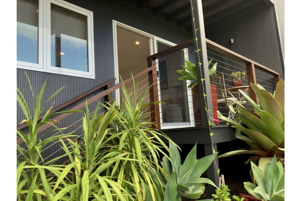 Surf'n Joey - Luxury one bedroom self contained suite. — image 29