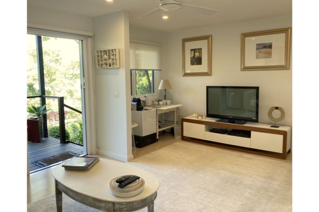 Surf'n Joey - Luxury one bedroom self contained suite. — image 5