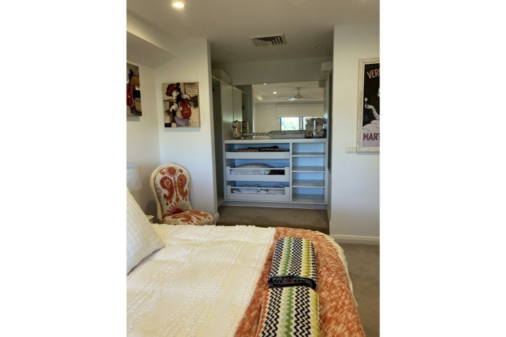 Surf'n Joey - Luxury one bedroom self contained suite. — image 17