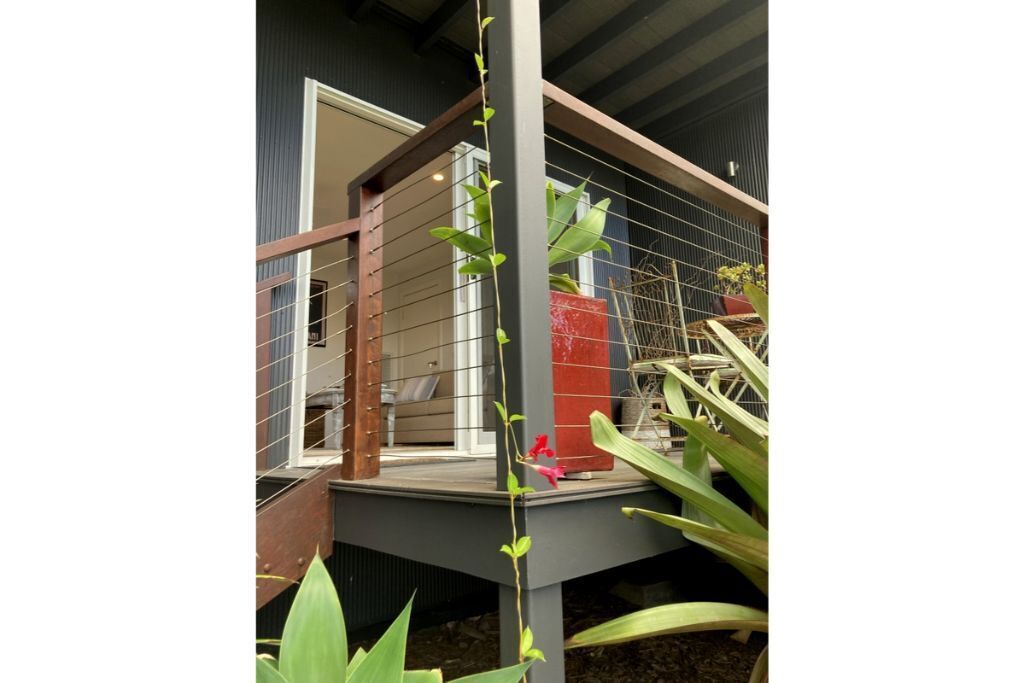 Surf'n Joey - Luxury one bedroom self contained suite. — image 3