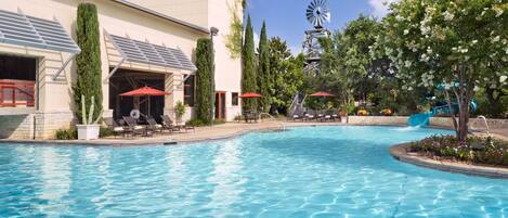 من حمّامات السباحة المغطاة، حمّام سباحة خارجي