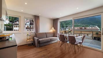 Fernseher, Kamin, DVD-Player, Stereoanlage