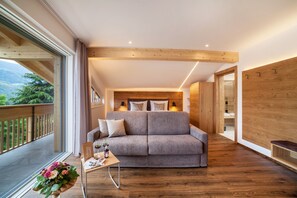 TV, fireplace, DVD player, stereo