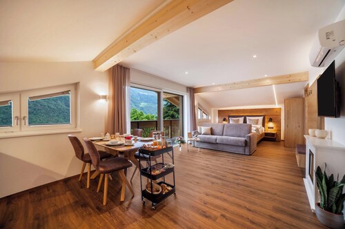 Apartment "Engel Summerfrisch" with Mountain View, A/C, Wi-Fi, Sauna & Terrace