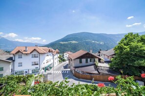 Exterior - Apartment "Engel Stodl" with Mountain View, A/C, Wi-Fi, Balcony, Sauna & Terrace (Partschins)