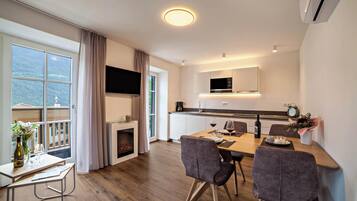 Réfrigérateur, micro-ondes, plaque de cuisson, lave-vaisselle