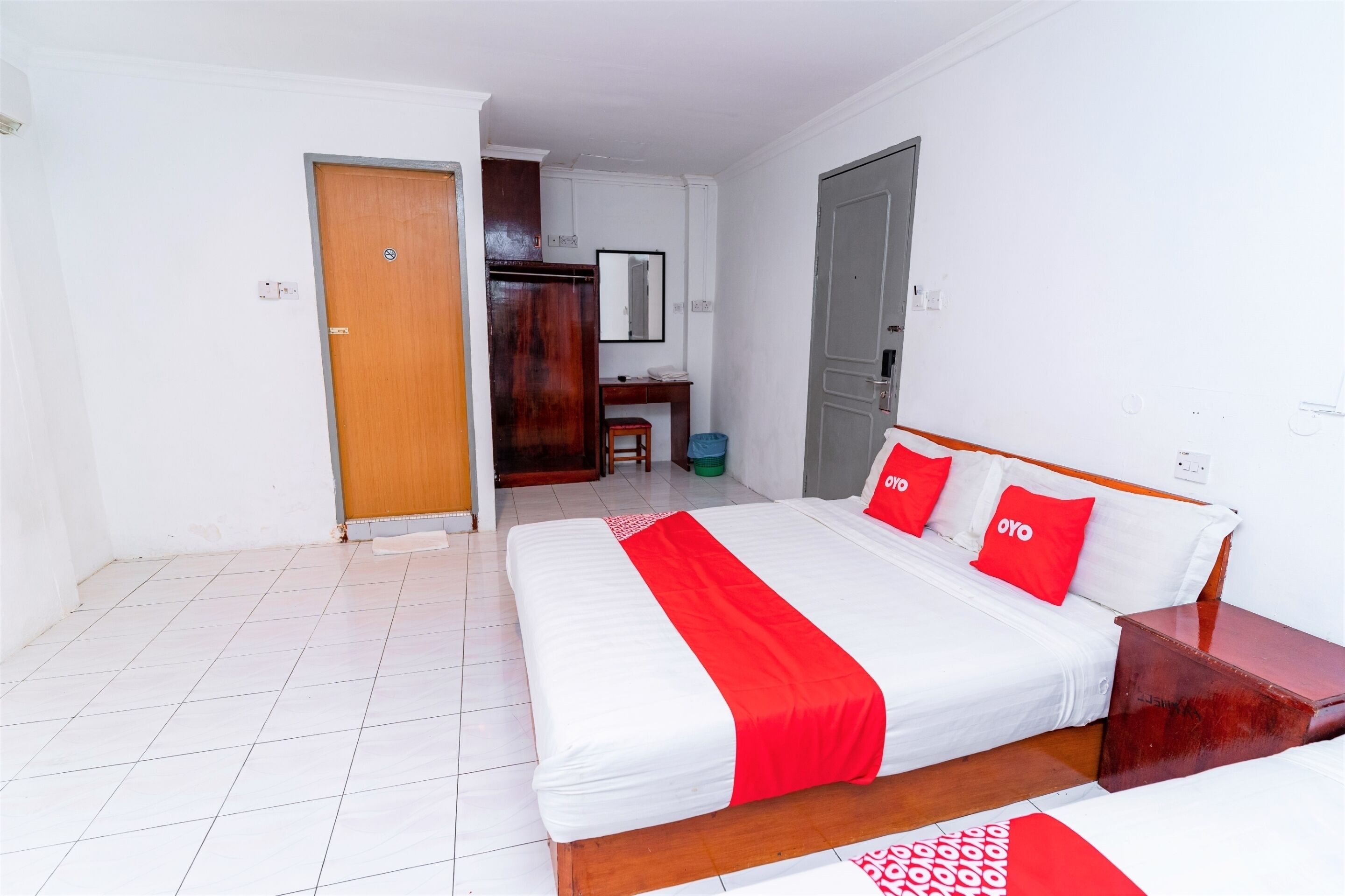 superior suite | free wifi, bed sheets