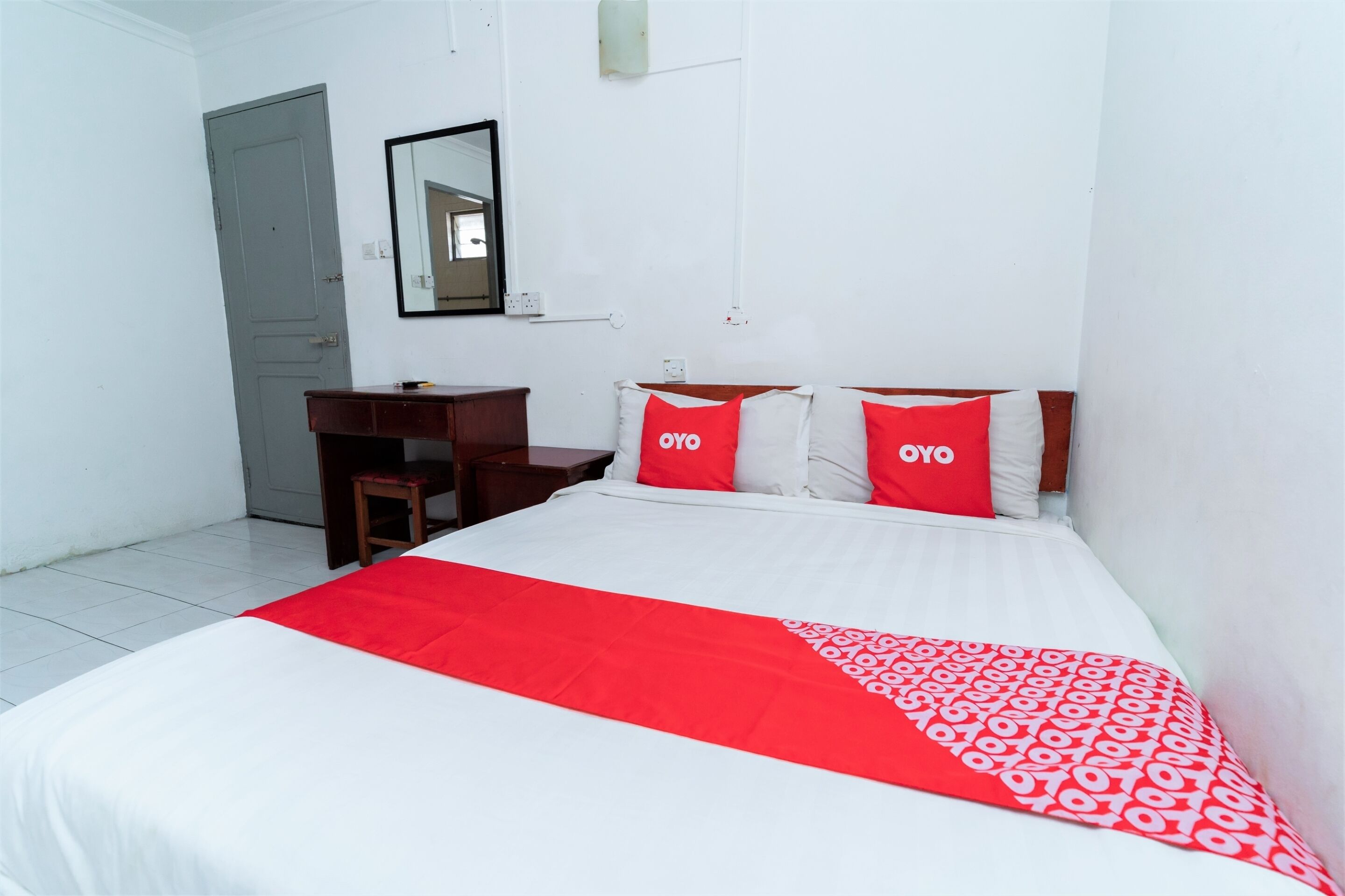 deluxe double room | free wifi, bed sheets