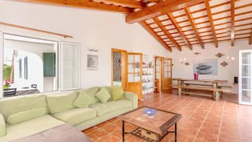 Televisie en een open haard