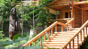 Salas de tratamiento para parejas, sauna y tina de hidromasaje