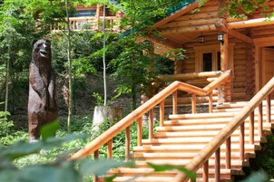 Couples treatment rooms, sauna, hot tub, steam room, body treatments