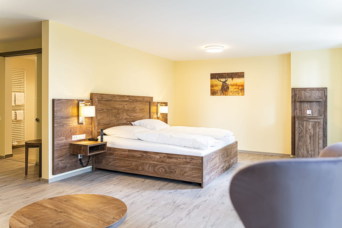 Junior Suite, 1 King Bed, Accessible