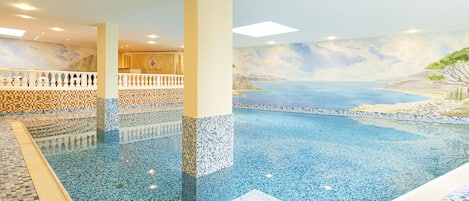 Indoor pool, sun loungers