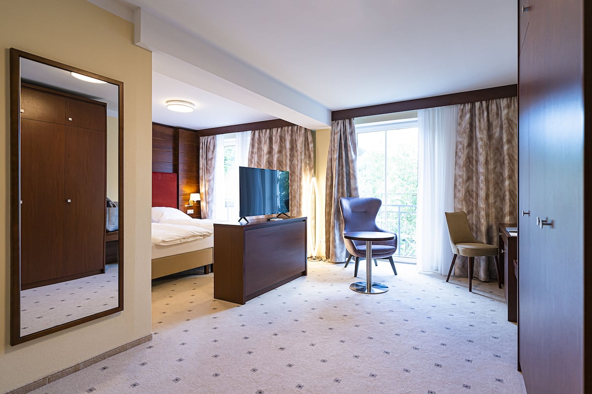 Suite Comfort, 2 kamar tidur, pemandangan lembah | Seprai antialergi, minibar, brankas, dan meja kerja