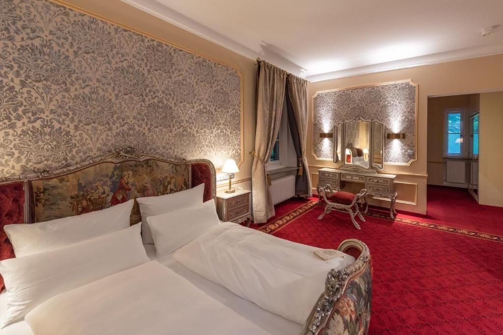 Deluxe Double Room | Hypo-allergenic bedding, minibar, in-room safe, blackout curtains