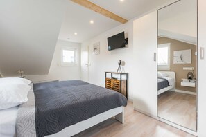 Unclassified image, 2 of 33, button