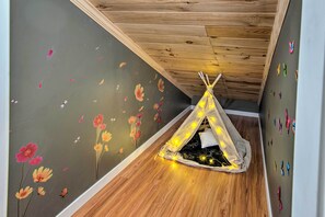 Interior - Pet-Friendly Gilford Home by Gunstock Ski Mountain (Gilford)