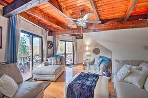 TV, books, music library, stereo - Pet-Friendly Gilford Home by Gunstock Ski Mountain (Gilford)