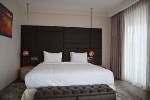 Deluxe Apartment | Individually decorated, individually furnished, desk, soundproofing - The Curve by the Park Apartments (Nairobi)