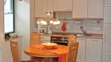 Réfrigérateur, micro-ondes, four, lave-vaisselle