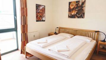2 bedrooms, travel crib, WiFi, bed sheets