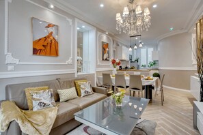 电视、壁炉、办公室