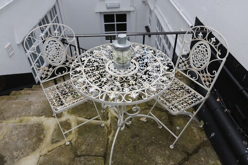 Monmouth House Old Town Lyme Regis parking garden16 guests beach Pets Hot tub