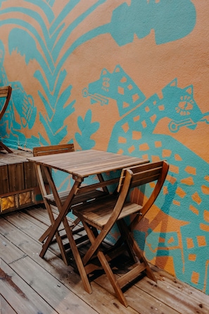 Dormitorio compartido clásico | Terraza o patio