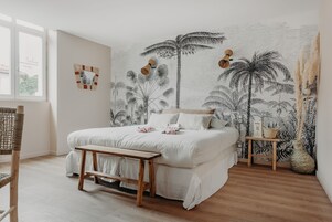 Caja de seguridad en la habitaciĂłn y decoraciĂłn personalizada