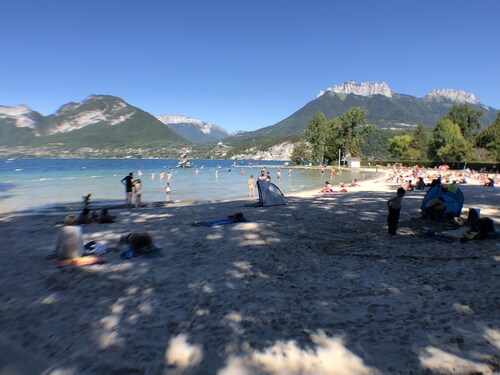 In the heart of St Jorioz, spacious apartment with terrace and mountain view