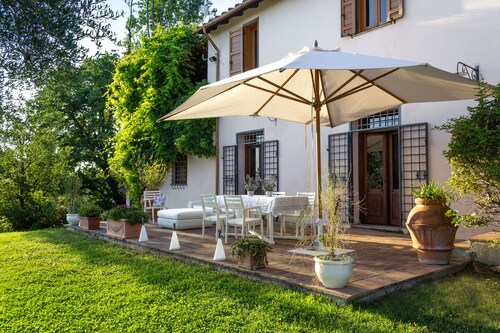Splendido Casale con Piscina a due Passi da Roma
