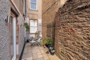 Outdoor dining - Apartment Close To Beach, Golf Courses and Amenities (North Berwick)