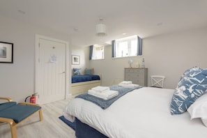 2 bedrooms, iron/ironing board, WiFi, bed sheets - Apartment Close To Beach, Golf Courses and Amenities (North Berwick)